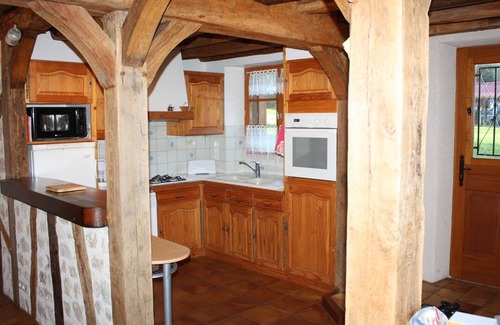 Chambon-sur-Cisse Cottage | Charming Cottage near Loire Castles with Private River Access, Garden, and Modern Amenities