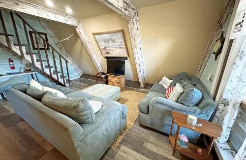 Colington Harbour House | CH307- The Pirate House