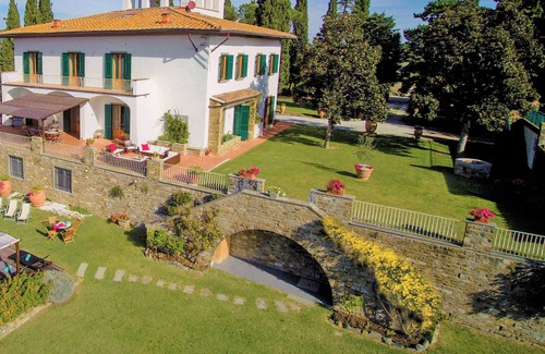 San Casciano in Val di Pesa Villa | Charming Villa Torre in Chianti, 8 ensuite bedrooms, pool, Florence, Wi-Fi, A/C.