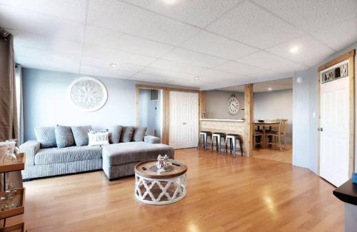Ingleside Apartment | Chain O' Lakes Beach Penthouse Sunset View and Boat Dock