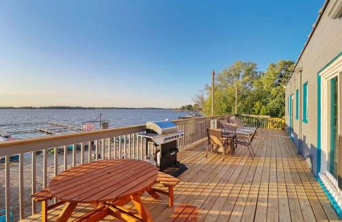 Ingleside Apartment | Chain O' Lakes Beach Penthouse Sunset View and Boat Dock