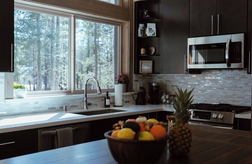 Soda Springs Cabin | Chairlift Lodge- Cozy cabin in Soda Springs and Pet Friendly!