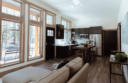 Soda Springs Cabin | Chairlift Lodge- Cozy cabin in Soda Springs and Pet Friendly!