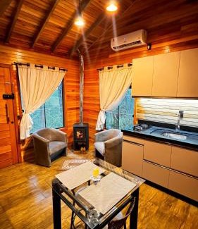 Bom Jardim da Serra Ski Chalet | Chalés Alpen Ville com Banheira Hidro - Cozinha Completa - Rural