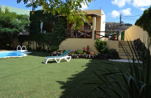 La Solana Villa | Chalet La Alpispa with private pool in Las Palmas.