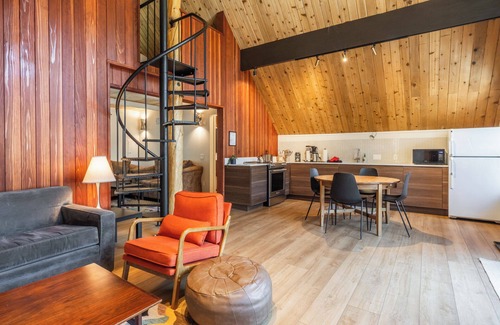 Mammoth Lakes Ski Chalet | Chalet #1, Charming Ski In/Ski Out Steps to the M