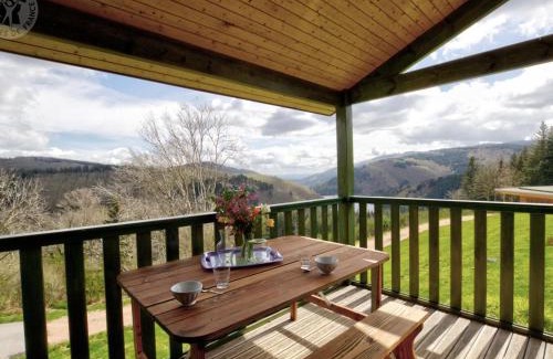 Les Noes House | Chalet 2 Chambres avec Terrasse Privée, Activités et Équipements Complets en Pleine Nature - FR-1-496-242