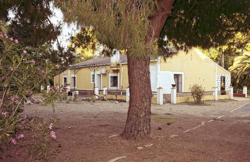 Puebla de la Calzada Villa | Chalet, 4 rooms, pool .