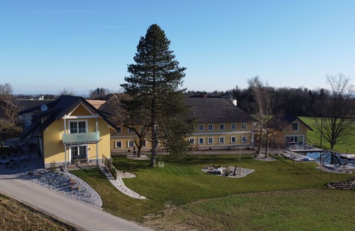 Wartberg an der Krems Apartment | Chalet Appartement im Hoiz mit Herrlichem Panorama Fernblick in die Nahen Berge