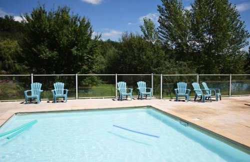 Layrac Ski Chalet | Chalet avec piscine commune au Lac de Goulens - 2 adultes et 3 enfants