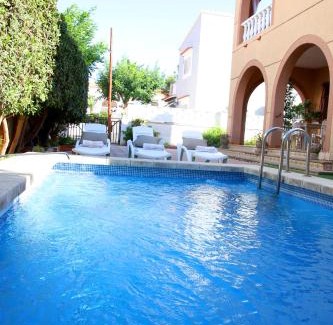 Sueca House | Chalet con piscina en el Mareny