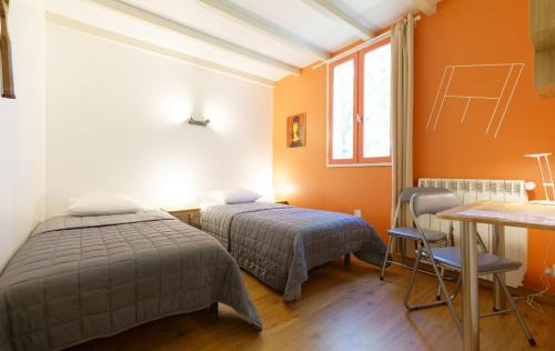 Savignac-Mona Bed & Breakfast | Chalet de charme climatisé, son Jacuzzi - SPA privatif et la piscine de la Maison Bleue du Gers