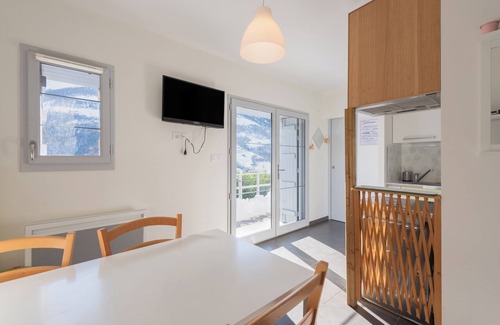 Sers Ski Chalet | Chalet 'De Sers' with Mountain View, Private Terrace and Wi-Fi