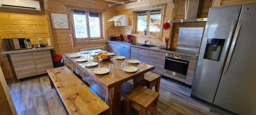 Venosc Ski Chalet | Chalet Enchanteur à Venosc avec Vue Panoramique et Jacuzzi