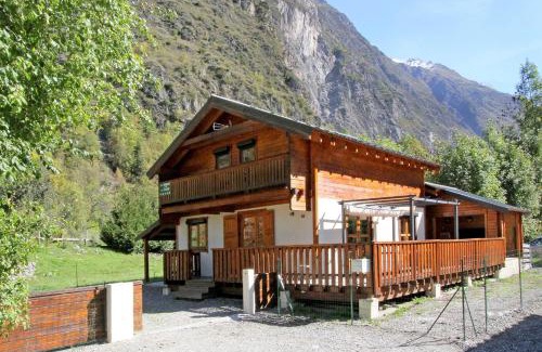 Venosc Ski Chalet | Chalet Enchanteur à Venosc avec Vue Panoramique et Jacuzzi