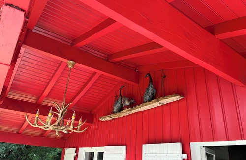 Saint-Laurent-des-Hommes Ski Chalet | Chalet Canadien en Bord D'étang