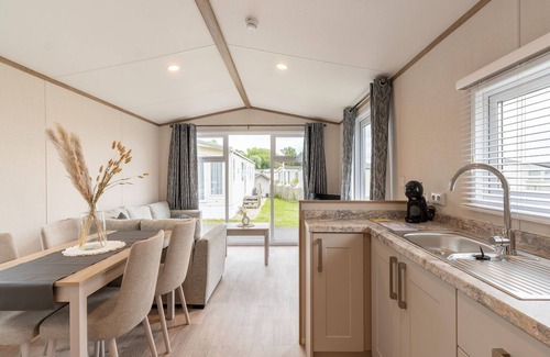 Vlissegem Ski Chalet | Chalet in De Haan near Sandy Beaches