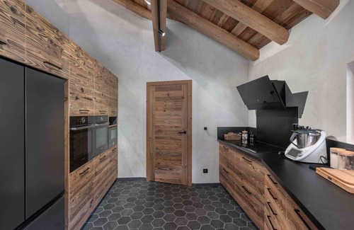 Meribel Village Ski Chalet | Chalet in Méribel, jacuzzi, sauna, 5 bedrooms, 14 guests.