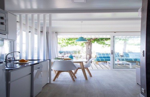 Tamarit House | Chalet in Spain with Modern Amenities