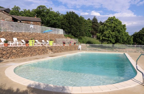 Gravieres Ski Chalet | Chalet 'Jordan - Mas Lachamp' with Mountain View, Shared Pool and Air Conditioning