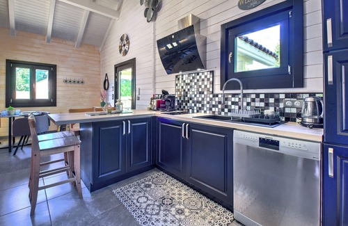 Coursac Ski Chalet | Chalet 'Le De Léonie Et Julie' with Private Pool, Wi-Fi and Air Conditioning