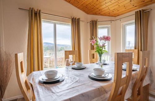 Kinross Ski Chalet | Chalet Loch Leven Lodge 4 by Interhome