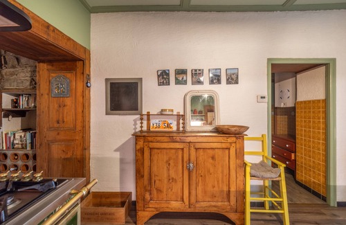 Araches-la-Frasse Ski Chalet | Chalet 'Magnifique Aux Carroz' with Mountain View, Private Terrace and Wi-Fi