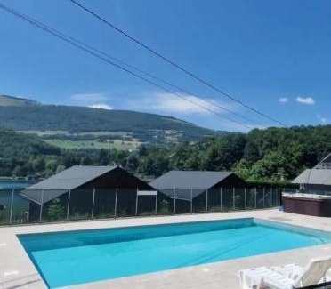 Laffrey Ski Chalet | Chalet magnifique vue lac & piscine
