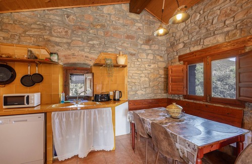 La Molsosa Ski Chalet | Chalet 'Masia La Clariana' with Mountain View, Private Pool and Wi-Fi