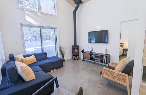 Saint-Tite-des-Caps Ski Chalet | CHALET MISTA - Charlevoix - Repère de ski moderne en nature
