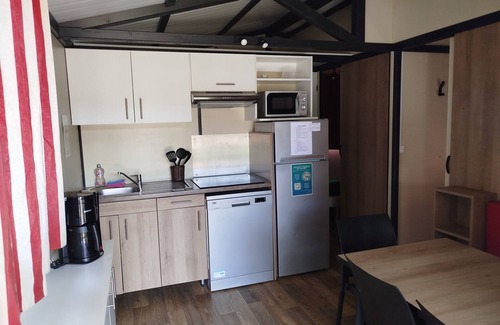 Evron Ski Chalet | Chalet Morea, in a small campsite close to shops