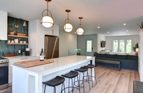 Lac-Superieur Ski Chalet | Chalet nested in forest Spa/Sauna near Tremblant