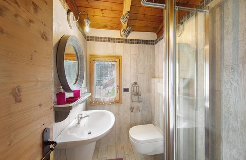 Forno di Zoldo Ski Chalet | Chalet 'Orserose I Ciodi' with Mountain View, Shared Terrace and Wi-Fi