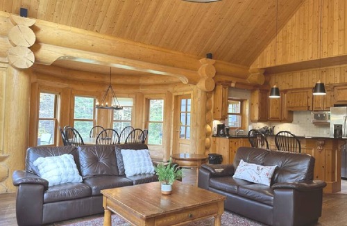 Fiddler Lake Resort Ski Chalet | Chalet Paix Nordique/Lake Fiddler/spa/chalet luxe/heated pool/activities!