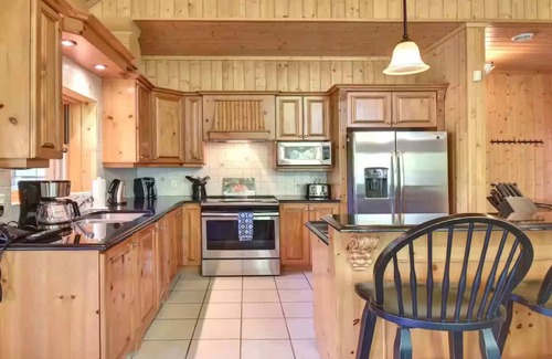 Fiddler Lake Resort Ski Chalet | Chalet Paix Nordique/Lake Fiddler/spa/chalet luxe/heated pool/activities!
