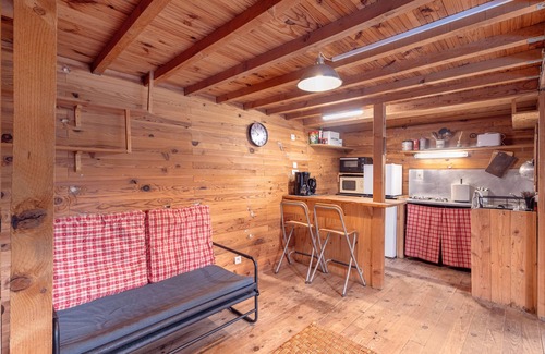 Banyuls-dels-Aspres Ski Chalet | Chalet 'Petite Maison De Bois' with Mountain View, Wi-Fi and Air Conditioning