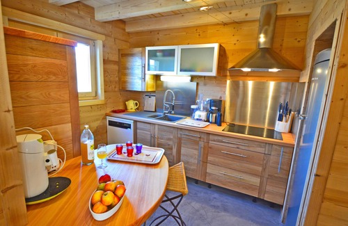Montalbert Ski Chalet | Chalet Phoenix 150m² 12/14 pers. 5 bedrooms/5 bathrooms Fireplace Sauna 300m from the slopes