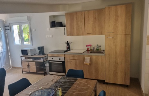 Miramont-de-Guyenne Cottage | Chalet Salon Cuisine, 1 Chambre sdb sur Terrain Arboré de 5000m2, Parking Privé