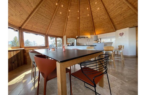 Chamoson House | Chalet sleeps 12 - exceptional view - close to the slopes and thermal baths