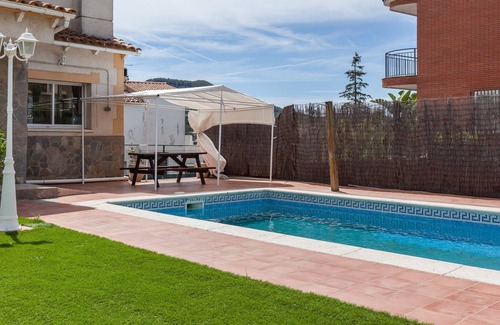 Santa Maria de l'Avall Ski Chalet | Chalet 'Villa Vacaciones' with Private Pool, Wi-Fi and Air Conditioning