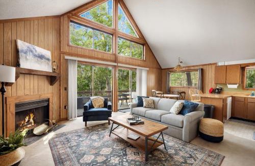 Basye Ski Chalet | Chalet w Huge Deck, Grill, WiFi, Mins to Bryce!