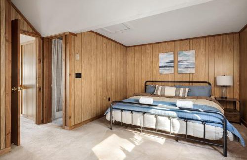Basye Ski Chalet | Chalet w Huge Deck, Grill, WiFi, Mins to Bryce!