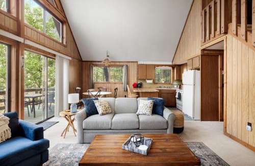 Basye Ski Chalet | Chalet w Huge Deck, Grill, WiFi, Mins to Bryce!