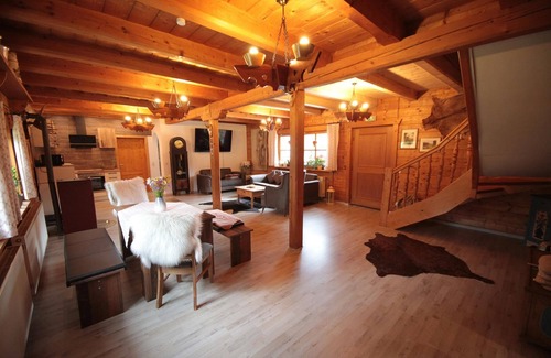 Arnbruck Apartment | Chalet Waldstadl with hut character