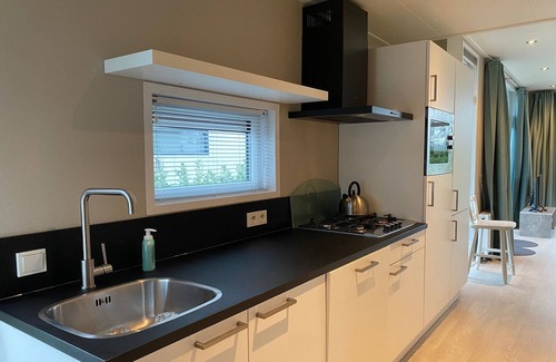 Lathum Ski Chalet | Chalet with Pond View in Gelderland