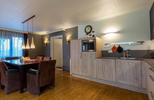 Uden House | Chalet with spa and spacious garden