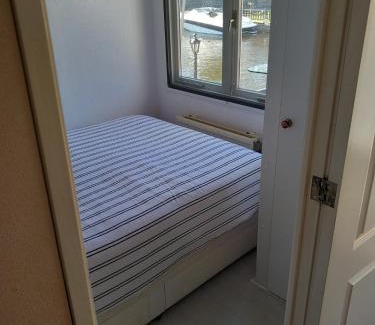 Loosdrecht Ski Chalet | Chalet with waterfront sauna and boat