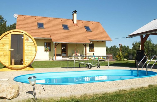 Mostek House | Chalupa Les Království