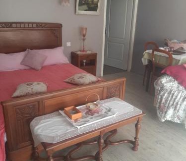 Saint-Laurent-de-la-Barriere House | chambre d hotes