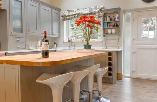 Hele Villa | Chambercombe Villa - Harbour View, Decking, Garden, Games Room, sleeps 20